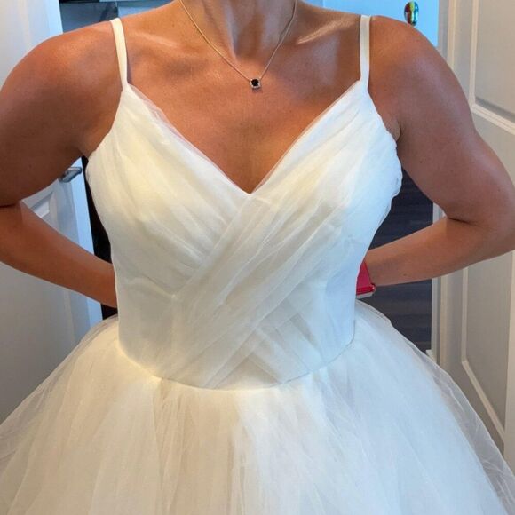 NWT WHITE V-Neck Tulle Tiered Wedding Dress Gown — Size M -Elegant Bridal Dress - Picture 5 of 13